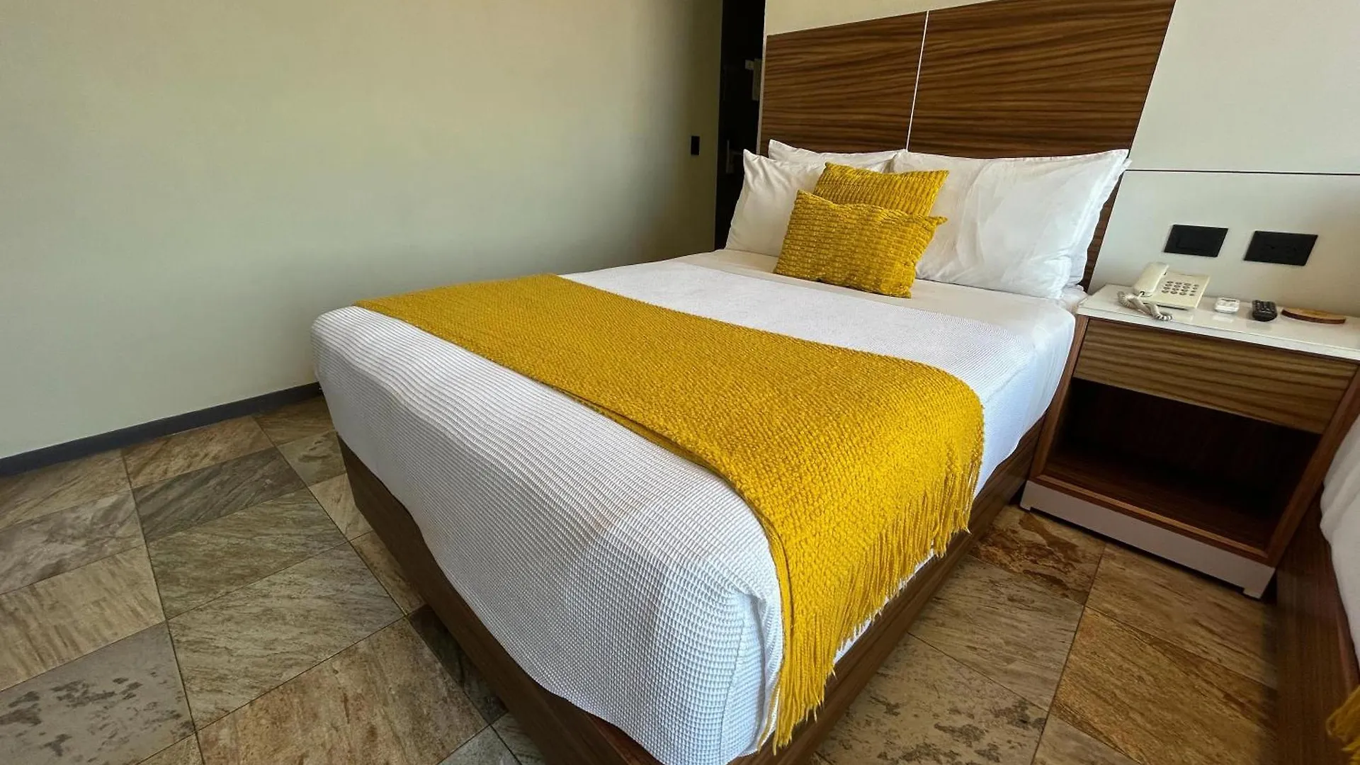 ****  Hvh By Yaxche Hotel Guadalajara Mexico