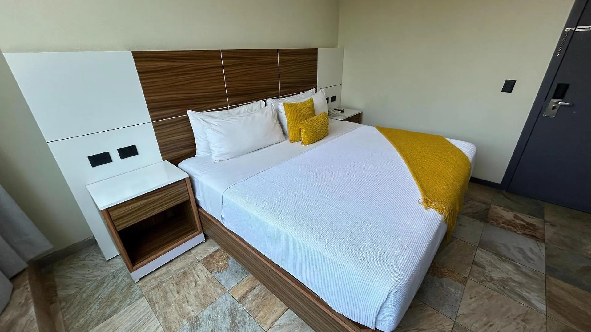 Hvh By Yaxche Hotel Guadalajara Mexico